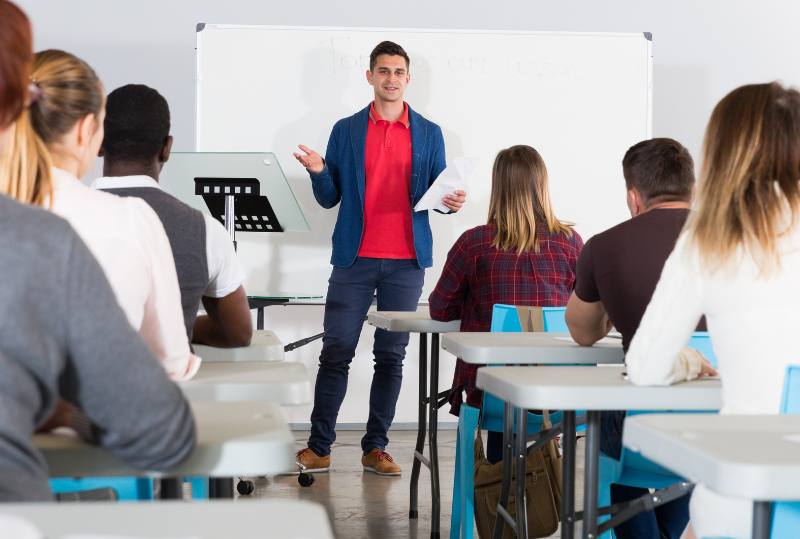 encuentra trabajo como profesor de español